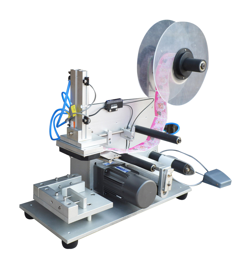 Semi-Automatic Flat Bottle Labeling Machine